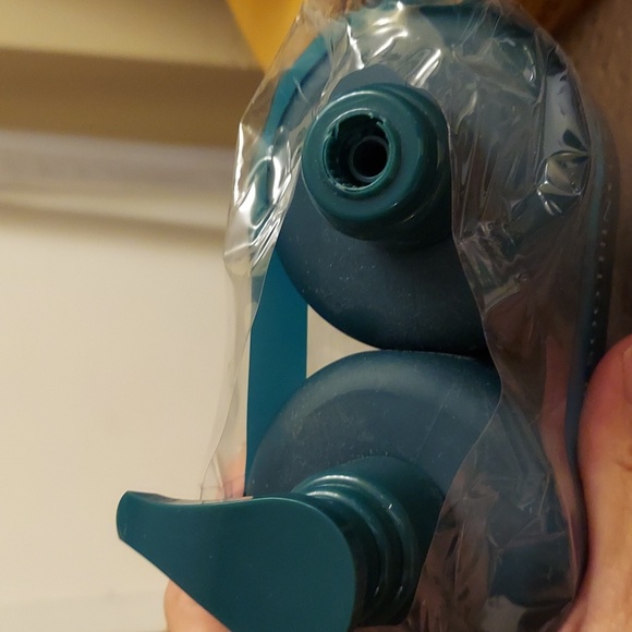 Kristin ess scalp soothing set. 28 fl oz each conditioner is missing the pump - Picture 3 of 3